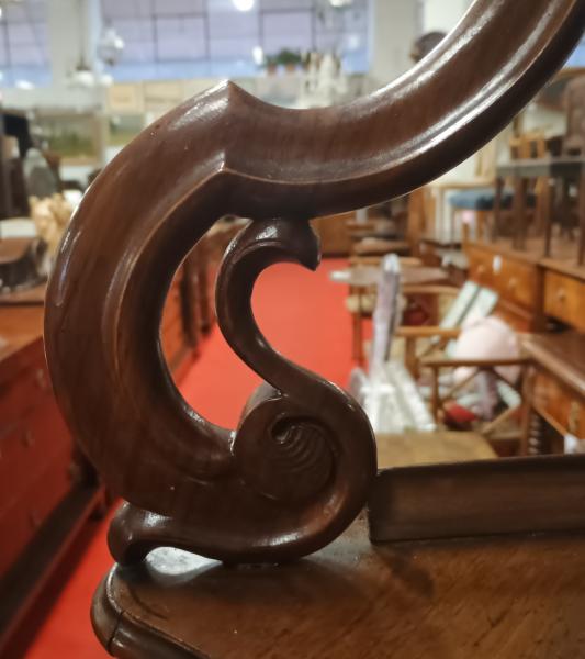 Stodola.cz - Etažér se skříňkou